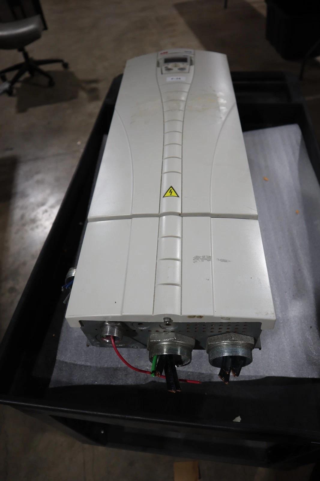 Abb ach550-uh-125a-4 ac drive 550 series 3 phase 380-480 v ac stock s686 - Image 1