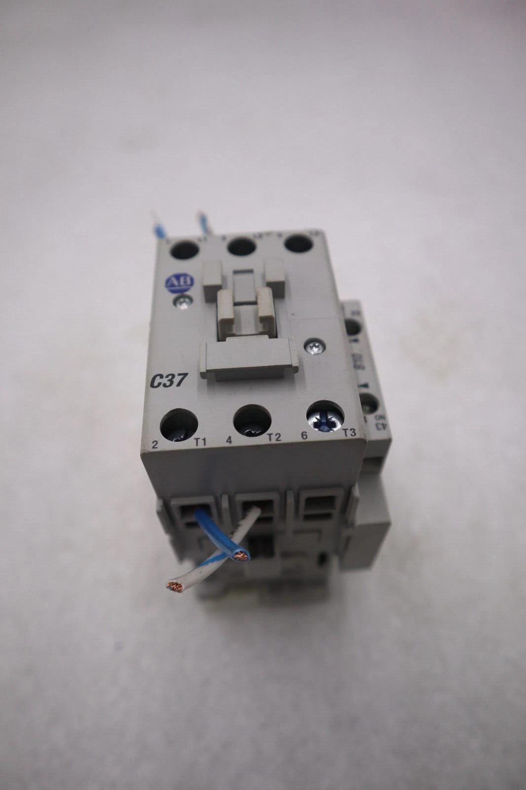 Allen-bradley 100-c37d00/c contactor stock #k-2641 - Image 1