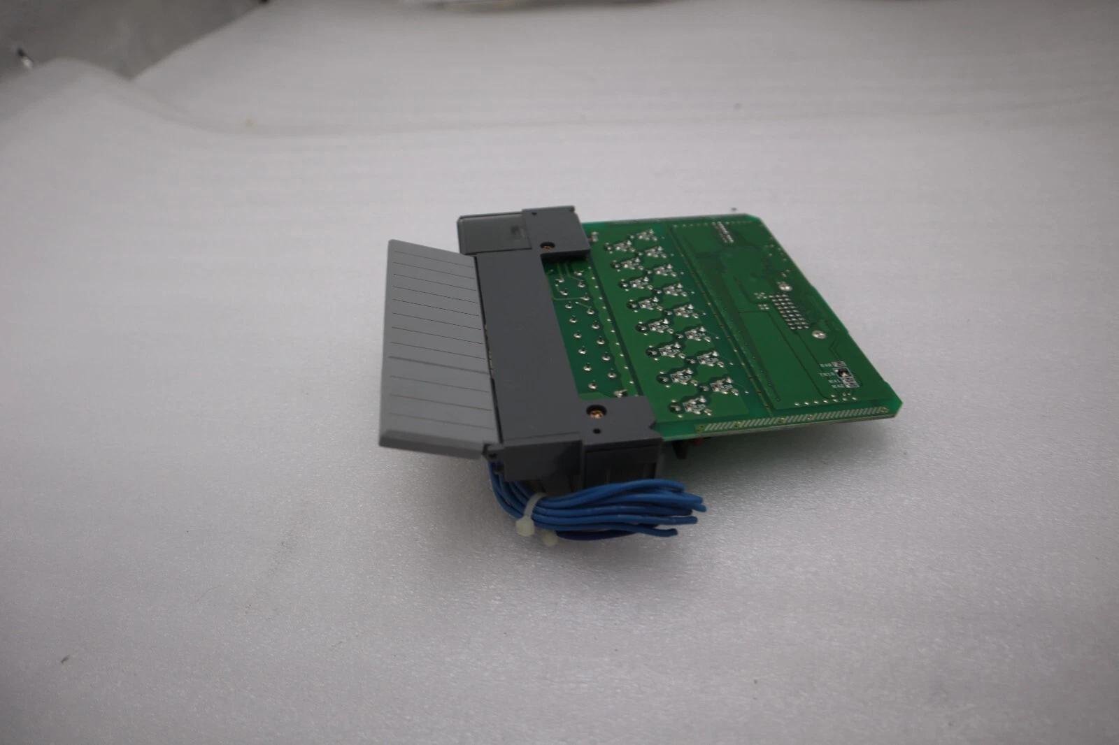 Allen-Bradley Bradley 1746-OV16 /C SLC 500 16-Point Digital Output Module STOCK K-676-C - Image 5