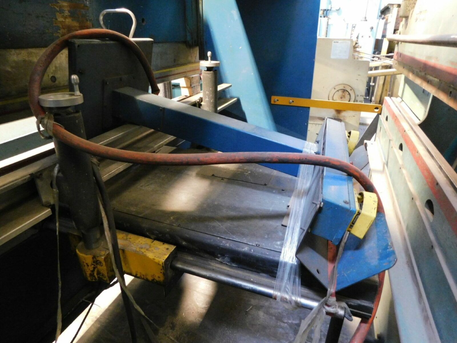 90 Ton, Cincinnati #90CBIIx6, press brake, 2-Axis Control, 1998 - Image 4