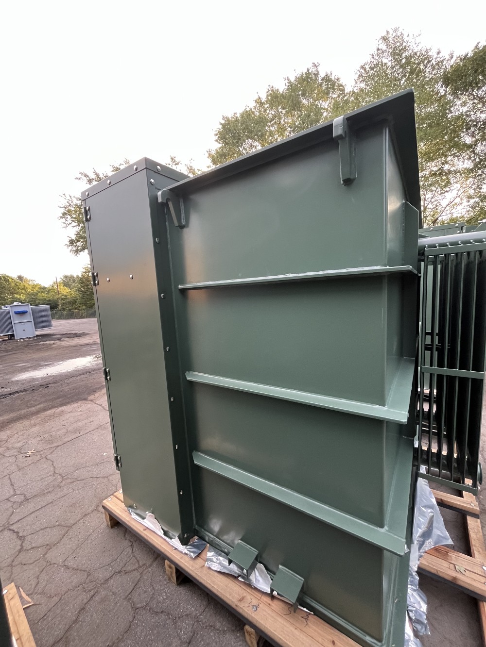 1750 KVA 34500 Primary, 575Y/332 Secondary, Pad, New (2 available) - Image 1