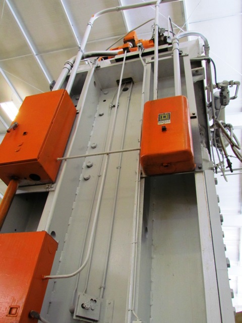 600 Ton, Pacific #600-5-SCSS, 30" stroke, 48" daylight, 67" x 60" bed, cushion, t-slot ram, 1964 - Image 2
