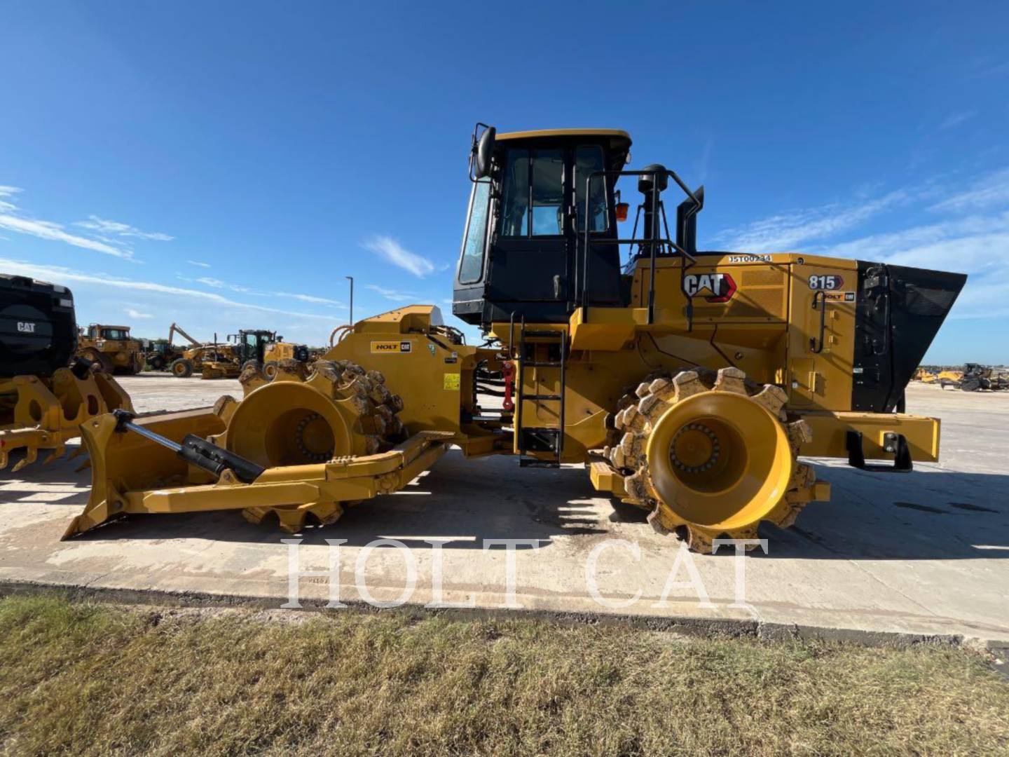 Caterpillar 815, Compactor, 20 hours, S/N: J5T00234, 2023 - Image 1