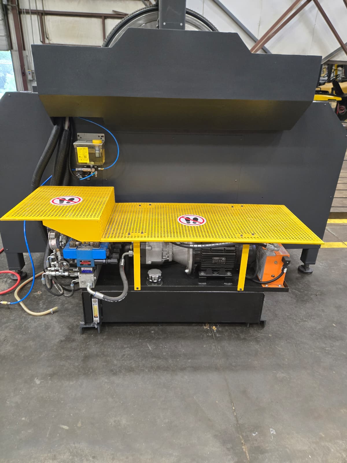 18" x 28" RMT #S-FAB-VSM-18-18, semi automatic vertical double miter bandsaw, 49-349 FPM, 5.4 HP, 1.3" x - Image 9