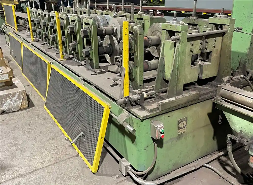 9 Stand, Yoder, rollformer, 3" arbor diameter, 26" roll space, 18" horizontal centers, 5.5"-10"vertical adj - Image 1