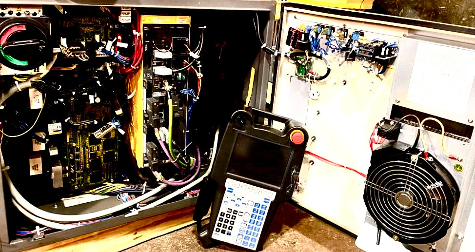 Fanuc, m- 710ic/45m, robot with R-30iB control, power cables, iPendant - Image 4