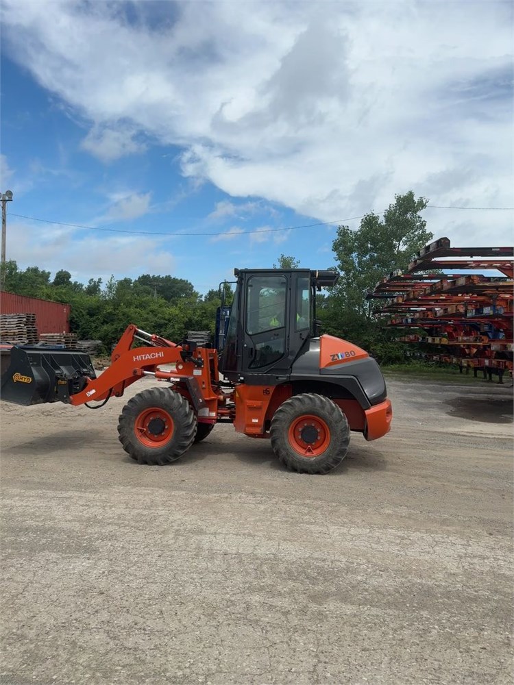 Hitachi #ZW80-5B, wheel loader, 110 hours, Deutz TD2.9L4 diesel engine, 22 gallon tank, 3260 psi @ 2200 RPM - Image 4