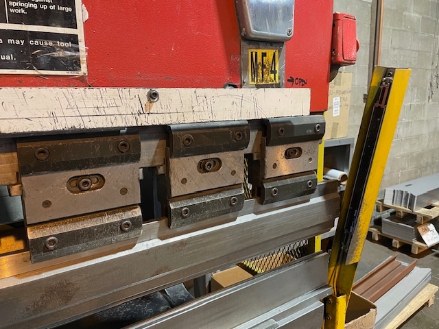 110 Ton, Amada #RG-100, hydraulic, 122.1" bending length, Hurco Autobend 7 2-axis Back Gauge, tooling, 1997 - Image 3