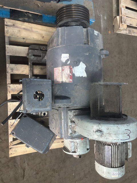 125 HP 2500/2700 RPM General Electric, Frame 368AY, shunt wound, DPBV, 500 VA, 300 VF - Image 1