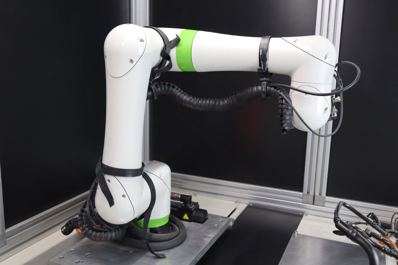 Fanuc, CRX-5IA, Cobot Vision-guided Assembly Cell, 11 lb. payload, 39.1" reach, 6 axis, IP67, conveyor, 2024 - Image 1