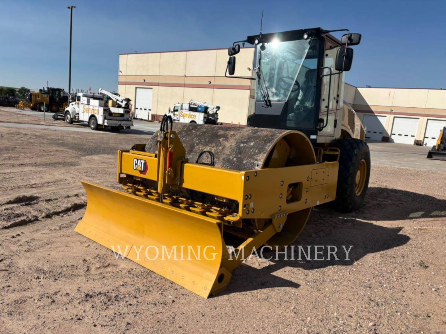 Caterpillar CS12, Asphalt Distributor, 7 hours, S/N: 5G300115, 2025 - Image 1