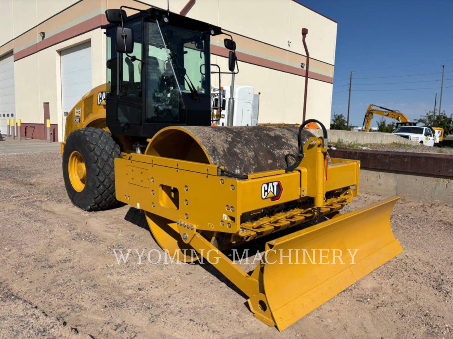 Caterpillar CS12, Asphalt Distributor, 7 hours, S/N: 5G300115, 2025 - Image 2