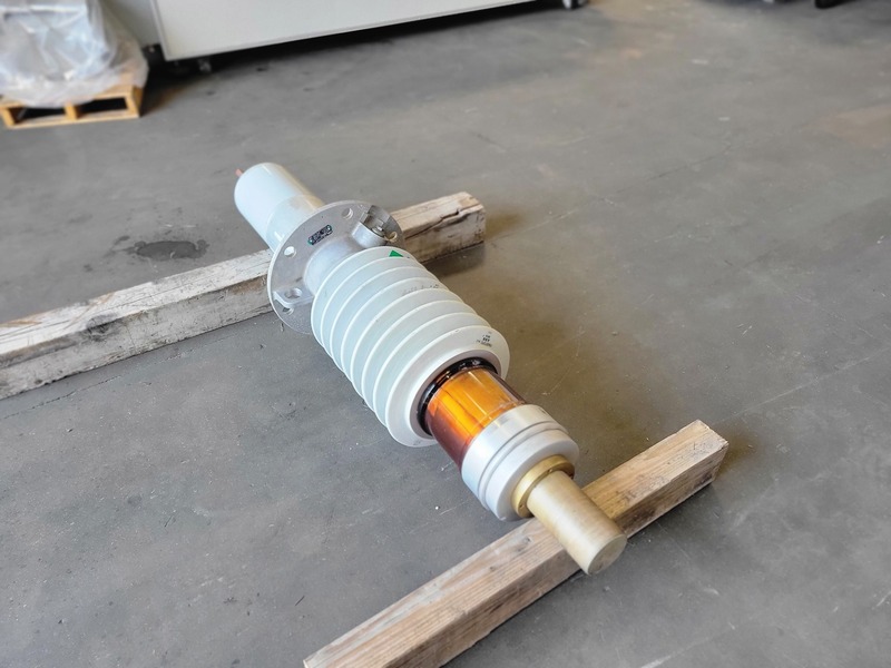 46 KV, ABB, 046W5000BB, 5000 amp transformer bushing type O Plus C, 250 BIL/LIL, 2013 - Image 3