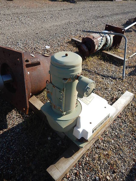 1 HP Lightnin #Series-10, Agitator Drive, 8' Stainless Steel Shaft w/3-Paddle Blade, 230/460 V - Image 3