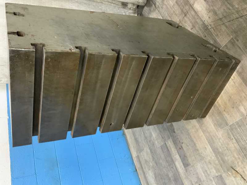 18-1/2' " x 48" x 28" T-slotted angle plates, cast iron, pair - Image 7