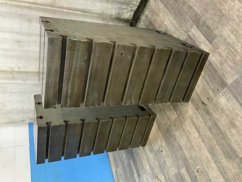 18-1/2' " x 48" x 28" T-slotted angle plates, cast iron, pair - Image 9