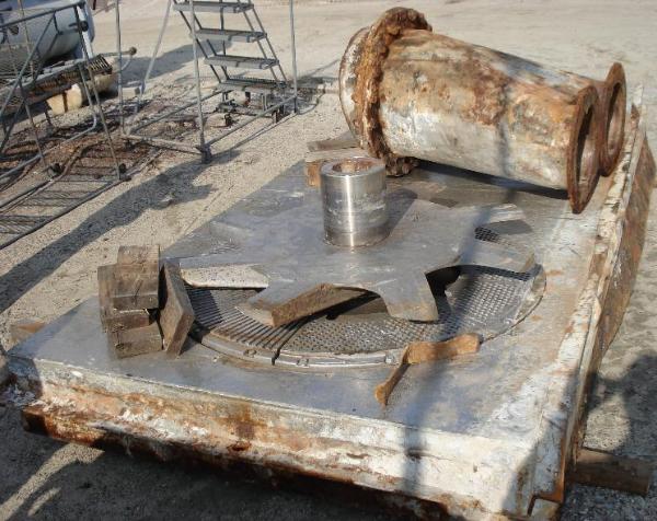 Sydra, Dual Rotor Pulper, 4' 4" diameter, (20 52" Vokes Type Rotor, 154" x 66" Stainless Steel Plate Frame - Image 1