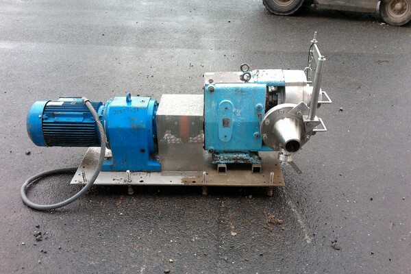 Waukesha #320, Rotary Lobe Pump, 3" Quick Connect Outlets, 4" Feed, 15 HP, 230/460 V, On Base - Image 2