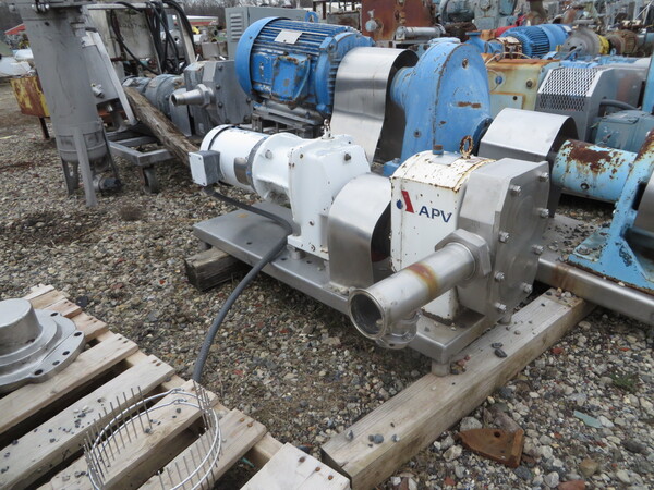 APV Crepaco, Sanitary Positive Displacement Rotary Pump, Stainless Steel, 3" threaded Inlet, 2.5" Open - Image 1