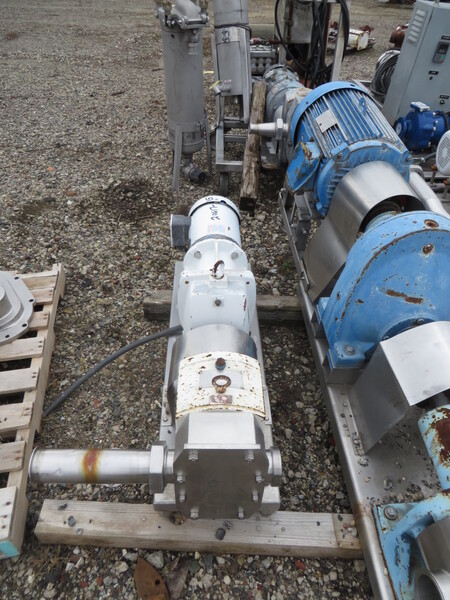 APV Crepaco, Sanitary Positive Displacement Rotary Pump, Stainless Steel, 3" threaded Inlet, 2.5" Open - Image 4
