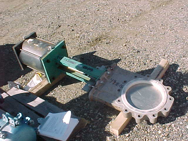 12" L &M, Stainless Steel Pneumatic Slide Gate Valve, 150 psi - Image 1