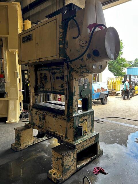 45 Ton, Minster #P2-45-42, straight side double crank, 2.5" stroke, 15" Shut Height, 400 SPM, 25" x42"bed - Image 5