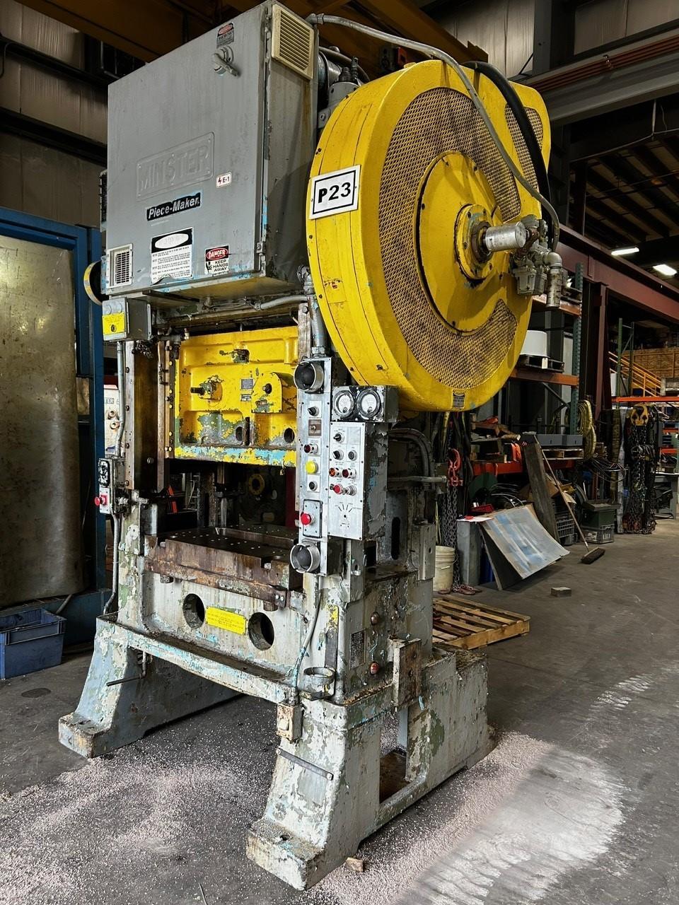 60 Ton, Minster #P2-60-36, straight side double crank, 2.5" stroke, 15.5" Shut Height, 400 SPM, 25" x36"bed - Image 2