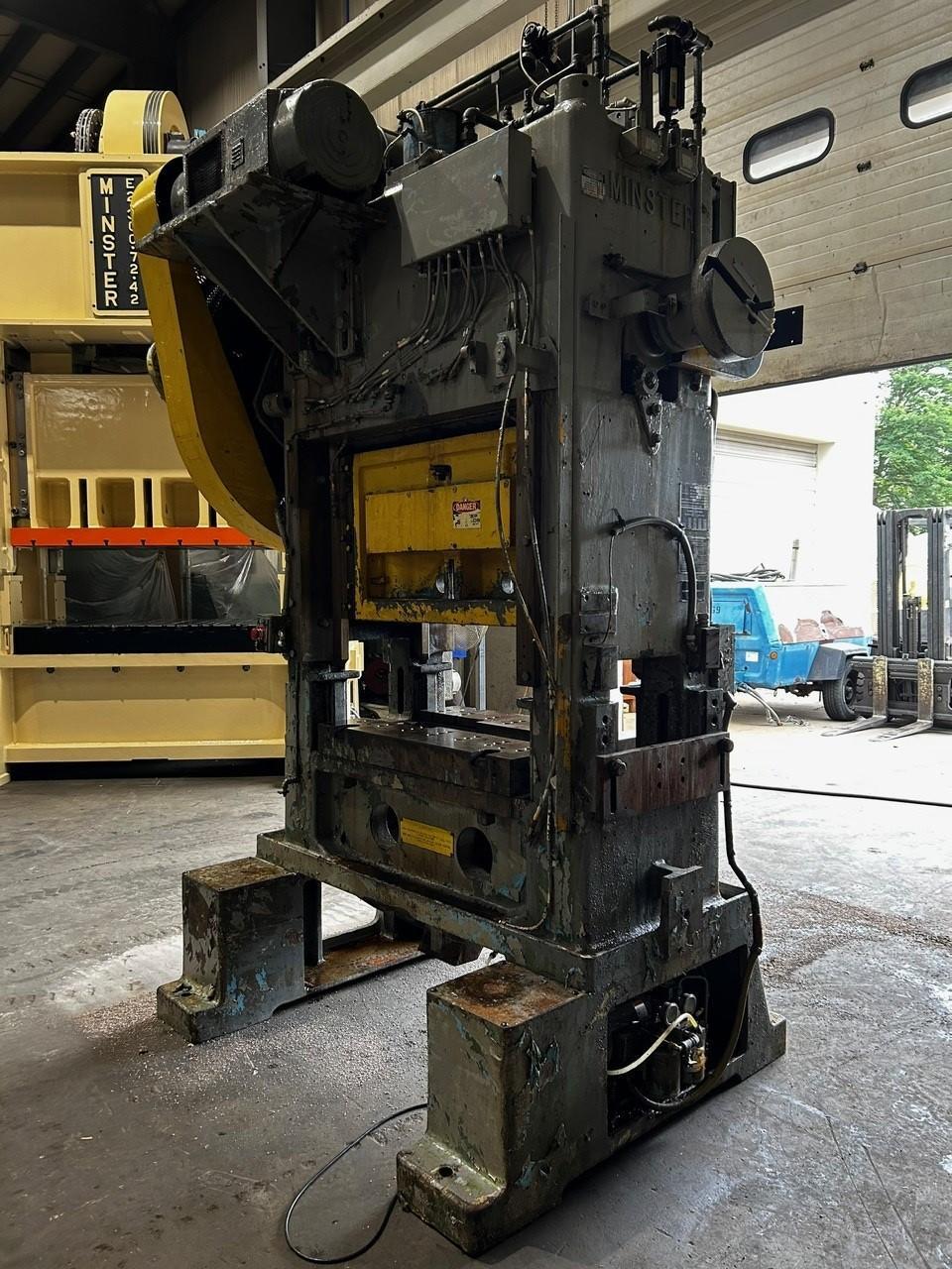 60 Ton, Minster #P2-60-36, straight side double crank, 2.5" stroke, 15.5" Shut Height, 400 SPM, 25" x36"bed - Image 5