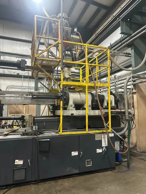 880 Ton, 116 oz., Milacron #MM-880-116, horizontal plastic injection molder, 9.8" ejection stroke, 55.1" x - Image 3