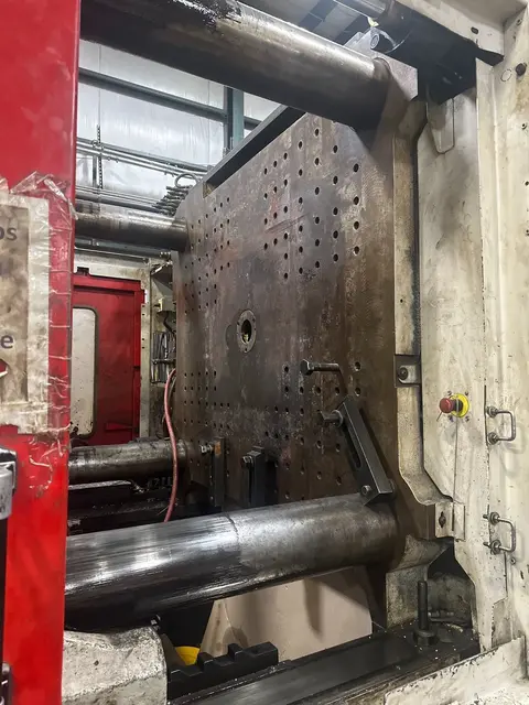 880 Ton, 116 oz., Milacron #MM-880-116, horizontal plastic injection molder, 9.8" ejection stroke, 55.1" x - Image 4