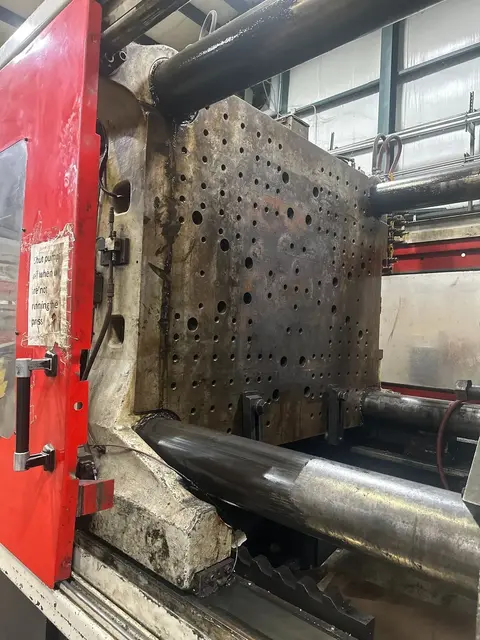 880 Ton, 116 oz., Milacron #MM-880-116, horizontal plastic injection molder, 9.8" ejection stroke, 55.1" x - Image 5