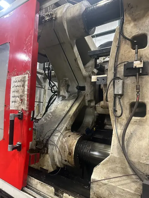 880 Ton, 116 oz., Milacron #MM-880-116, horizontal plastic injection molder, 9.8" ejection stroke, 55.1" x - Image 6