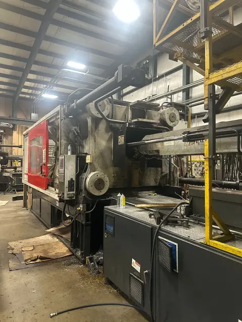 880 Ton, 116 oz., Milacron #MM-880-116, horizontal plastic injection molder, 9.8" ejection stroke, 55.1" x - Image 9