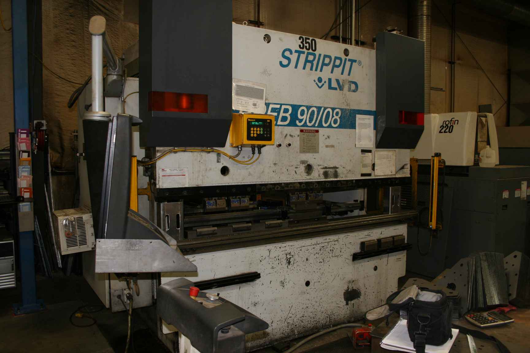 90 Ton, LVD #PPEB-08, hydraulic, 8.2'OA, 80" between housing 4-Axis gauge, Y1 Y2, LVD Cadman Control, 1999 - Image 1