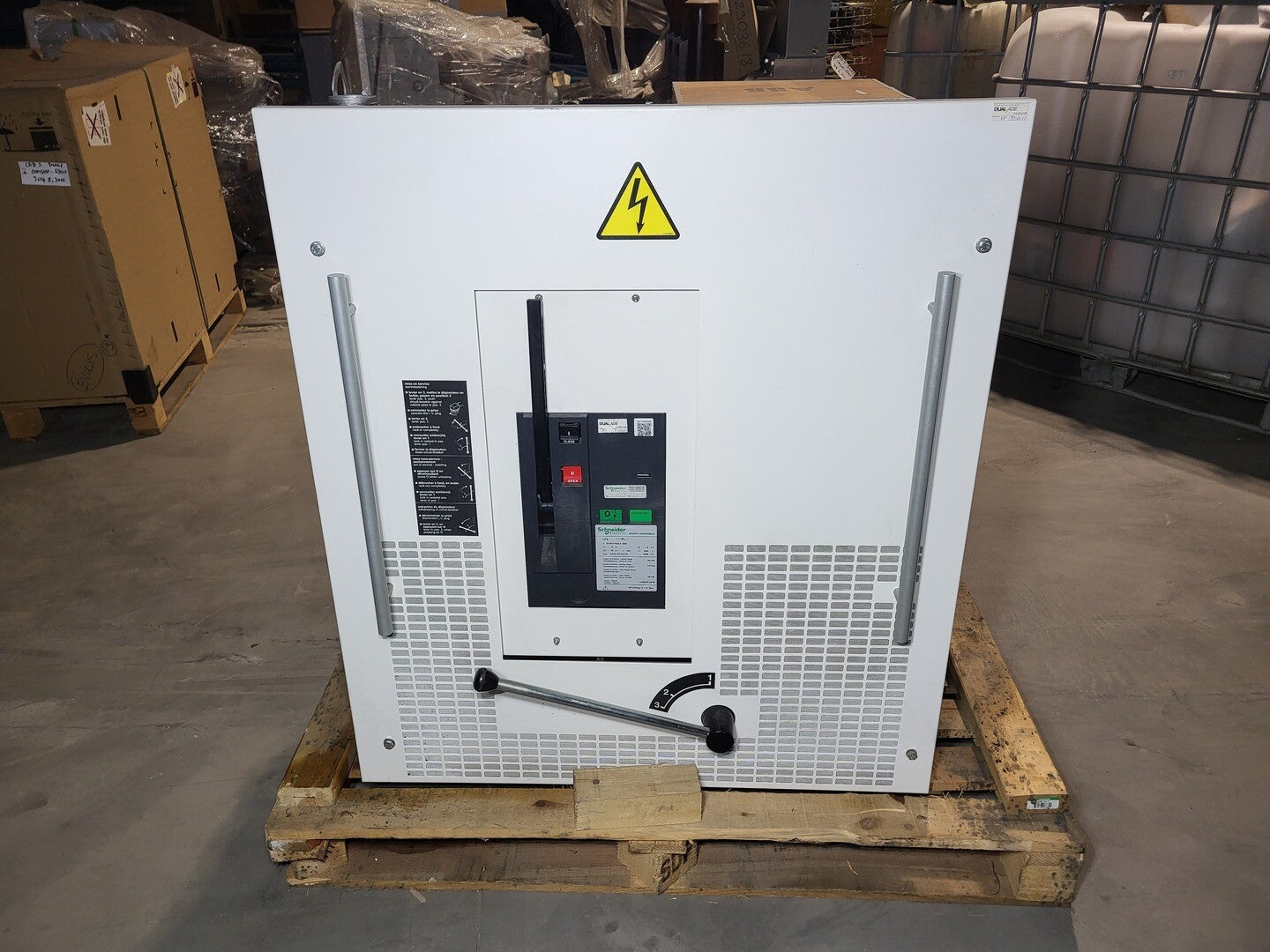 3000 Amps, Schneider Electric, LF3, circuit breaker, 12 KV, 75 KV, 40 KA, new surplus - Image 1