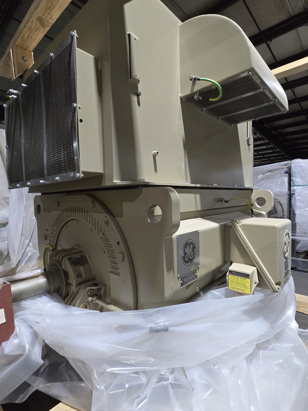 900 HP 3600 RPM General Electric, Frame 8288/09/10S, weather protected enclosure type 2, Renk sleeve, VFD - Image 1