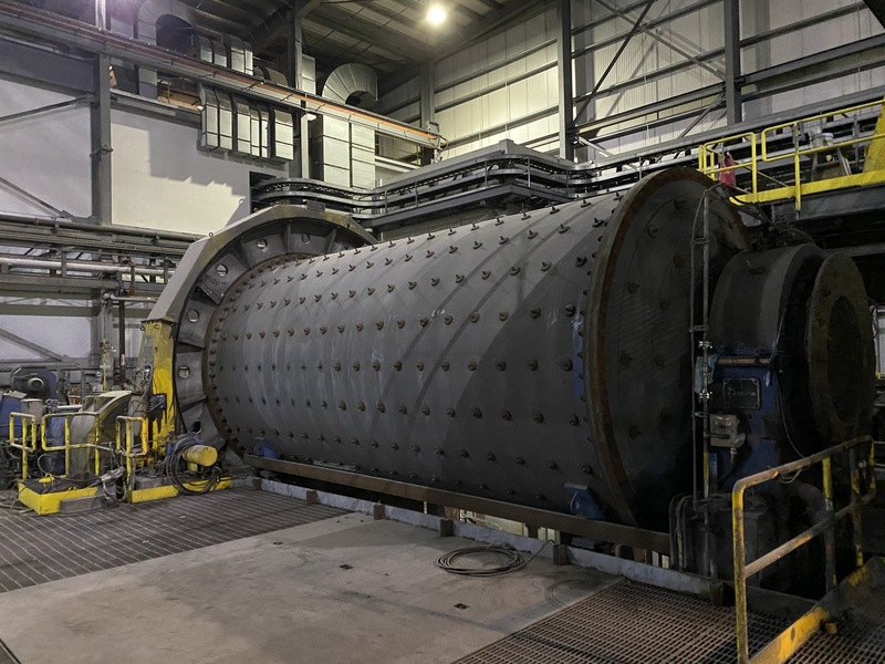 11'6" x 22' Metso, horizontal ball mill with 1100 KW Weg motor, 3" max ball size, rubber liner assembly - Image 4