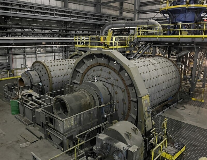 11'6" x 22' Metso, horizontal ball mill with 1100 KW Weg motor, 3" max ball size, rubber liner assembly - Image 5