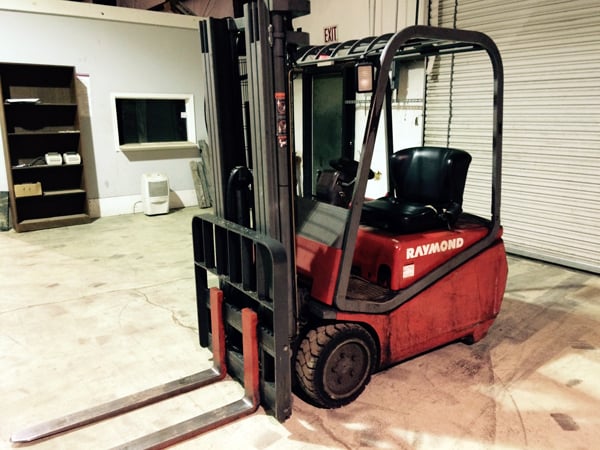 3000 lb. Raymond #RTW30, Electric Powered Forklift Truck, Side Shift, (3) Solid Tires, 3-Stage Mast, 240" - Image 2