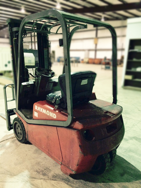 3000 lb. Raymond #RTW30, Electric Powered Forklift Truck, Side Shift, (3) Solid Tires, 3-Stage Mast, 240" - Image 3