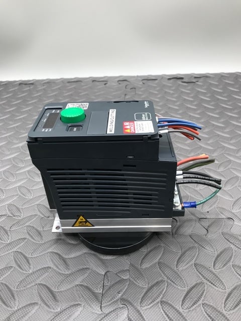 SCHNEIDER ELECTRIC ATV320U04M3C Altivar 0.5 HP AC Drive USED - Image 2