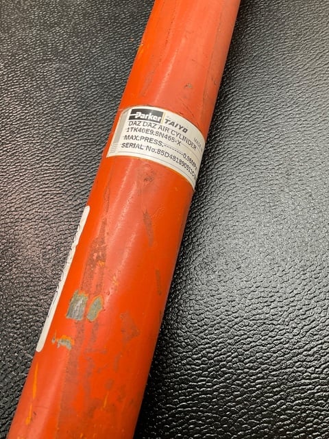 Parker 1tk40e9.8n465-x pneumatic cylinder 40mm bore 465mm stroke used - Image 1