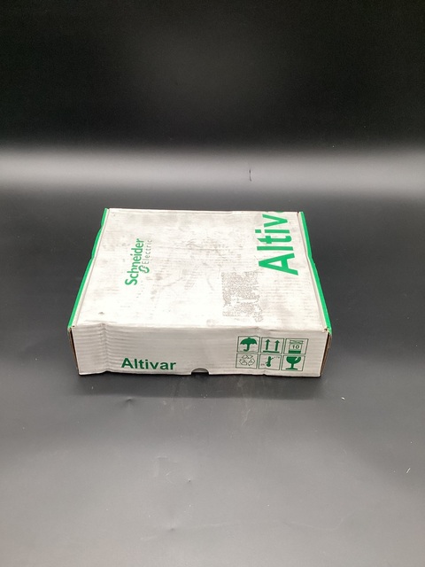 SCHNEIDER ELECTRIC ATV320U04N4B Frequency Converter NEW - Image 3
