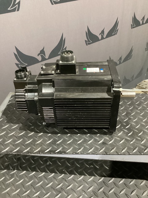 Yaskawa sgmgh-44a2a-yr18 4.4 kw ac servo motor 200v used - Image 1