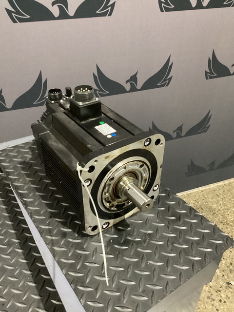 Yaskawa sgmgh-44a2a-yr18 4.4 kw ac servo motor 200v used - Image 2