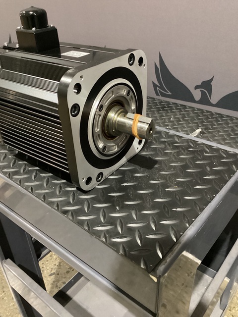 Yaskawa sgmrs-44a2a-yr23 ac servo motor 4.4 kw used - Image 2
