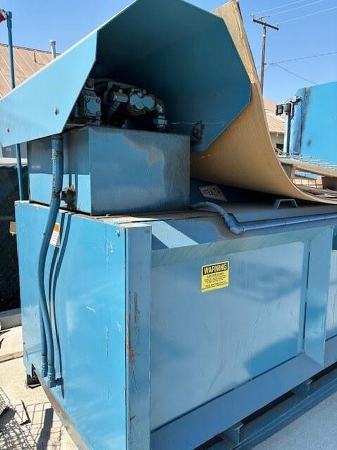 Marathon Nexgan #Stealth, horizontal closed door baler, 20 HP, 46" x 60" feed opening, 42" x 48" x 72" bale - Image 2