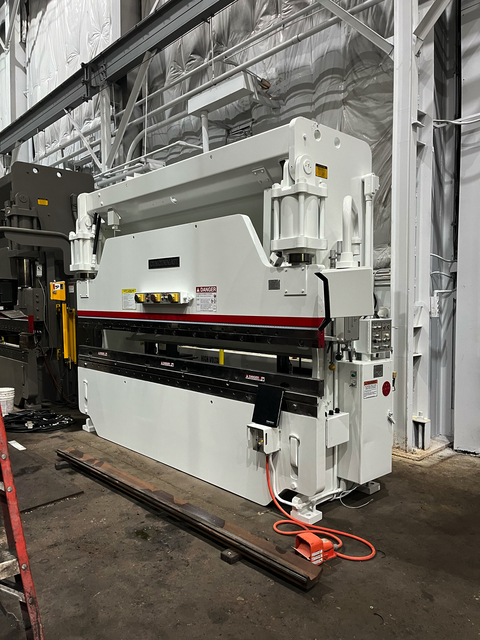 135 Ton, Cincinnati #135CB, CNC press brake, 12' overall, 126-3/4" between housing, 8" stroke, 7" throat - Image 1