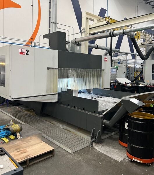 Haas #GM-2, CNC gantry machining center, 145" X Travel, 87.5" Y Travel, 22" Z, 8100 RPM, 31 automatic tool - Image 2