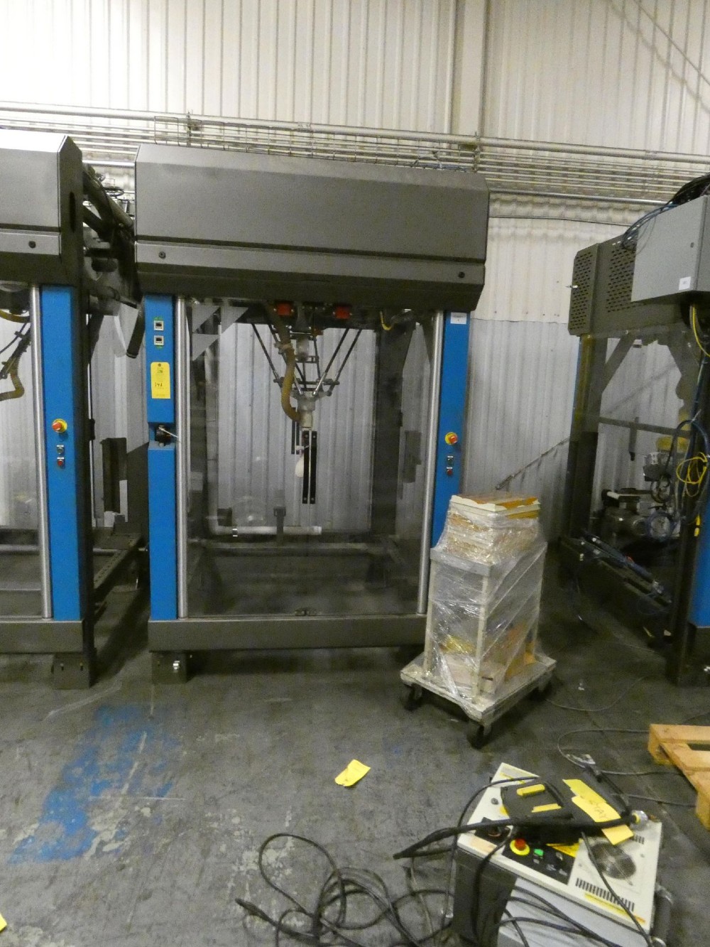 Fanuc, m- 3ia/6s, Delta Series with R-30iB controller, Robot Pick & Place Cell/Enclosure Included (4 - Image 1